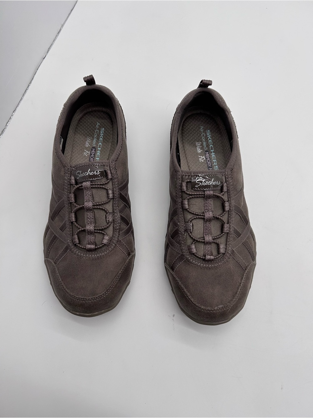 Skechers Women’s Breath Easy Days End Walking Shoe In A Dark Taupe 7.5